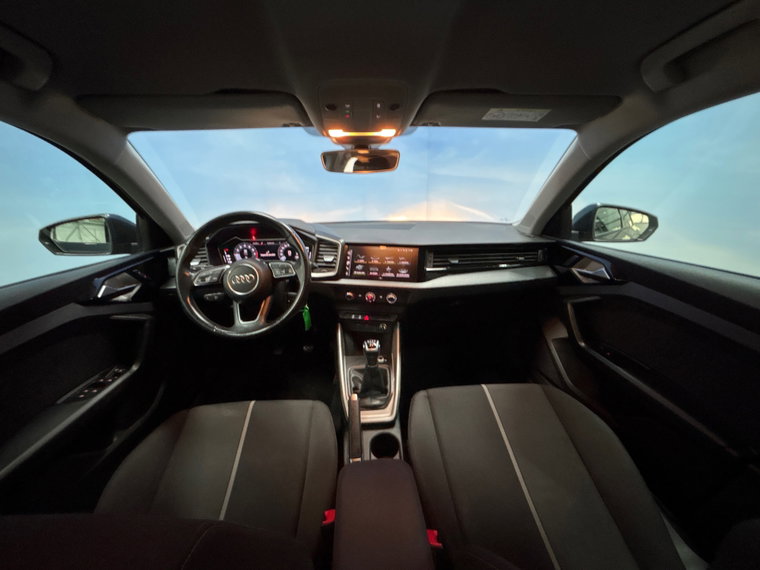 Vehicle Image 12