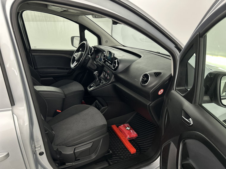 Vehicle Image 23