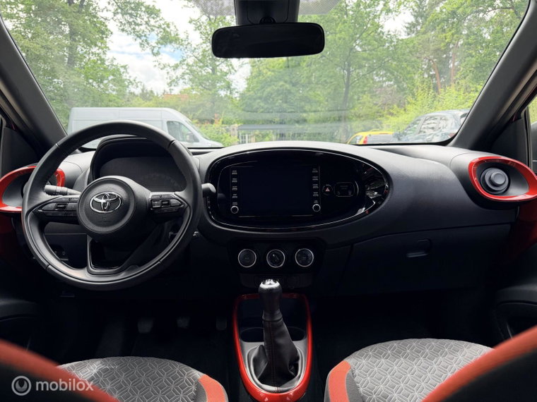 Vehicle Image 12