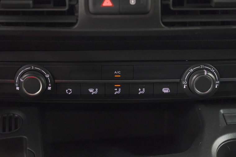 Vehicle Image 28