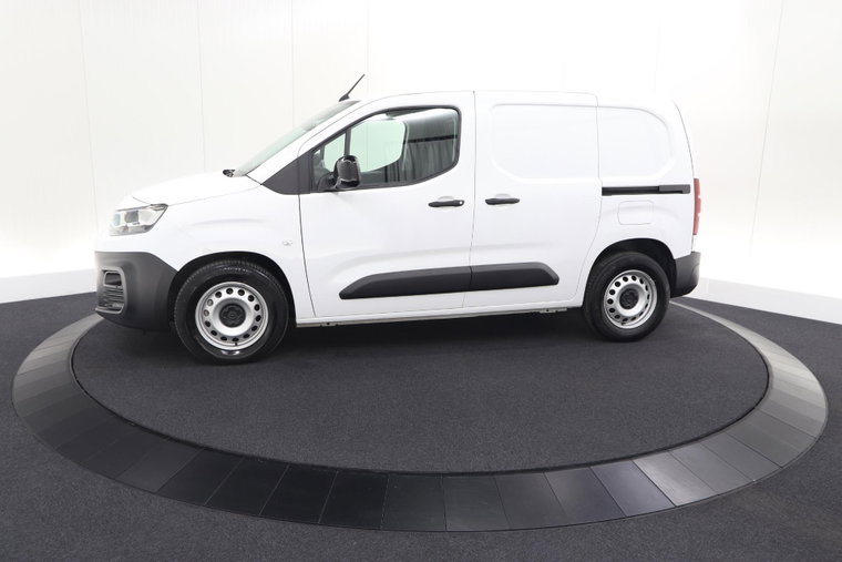 Vehicle Image 35