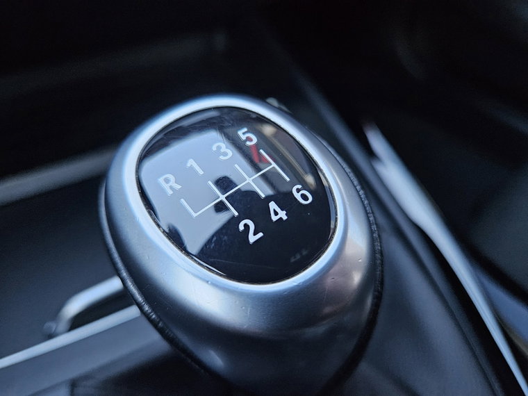 Vehicle Image 25
