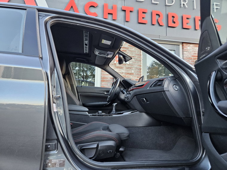 Vehicle Image 37