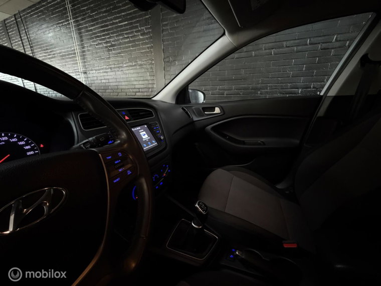 Vehicle Image 32