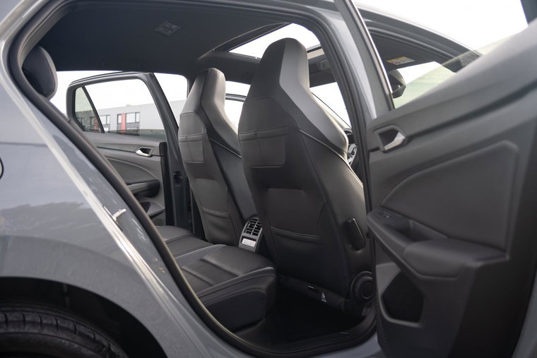 Vehicle Image 45