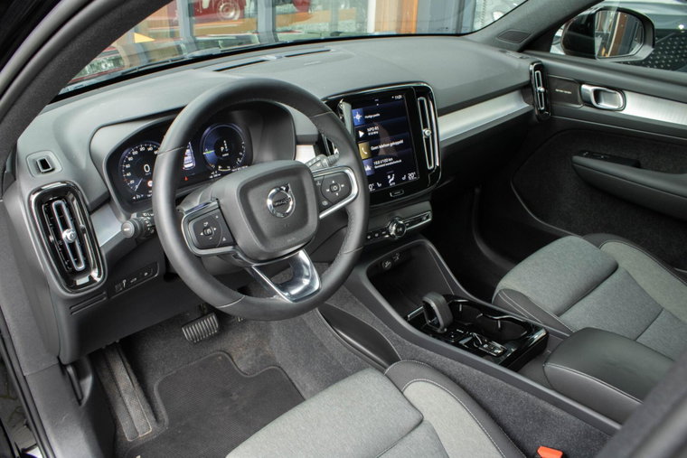 Vehicle Image 16