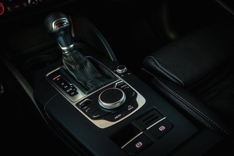 Vehicle Image 33