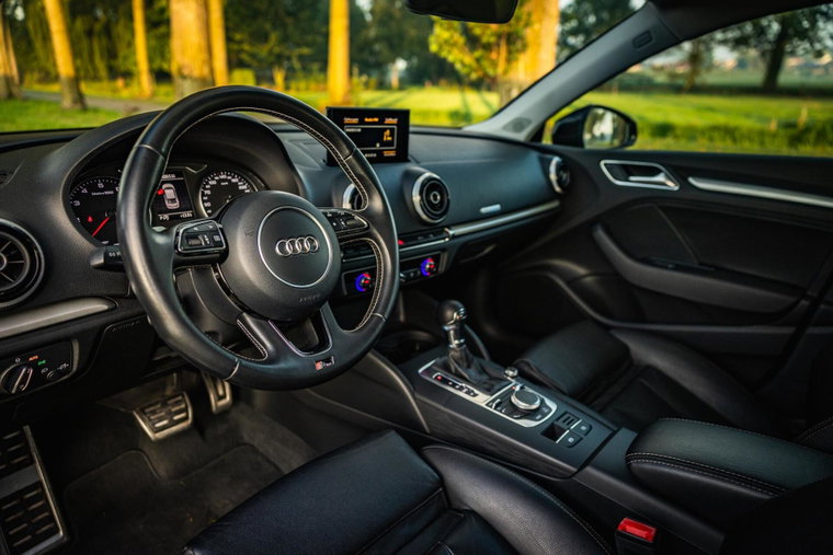 Vehicle Image 11