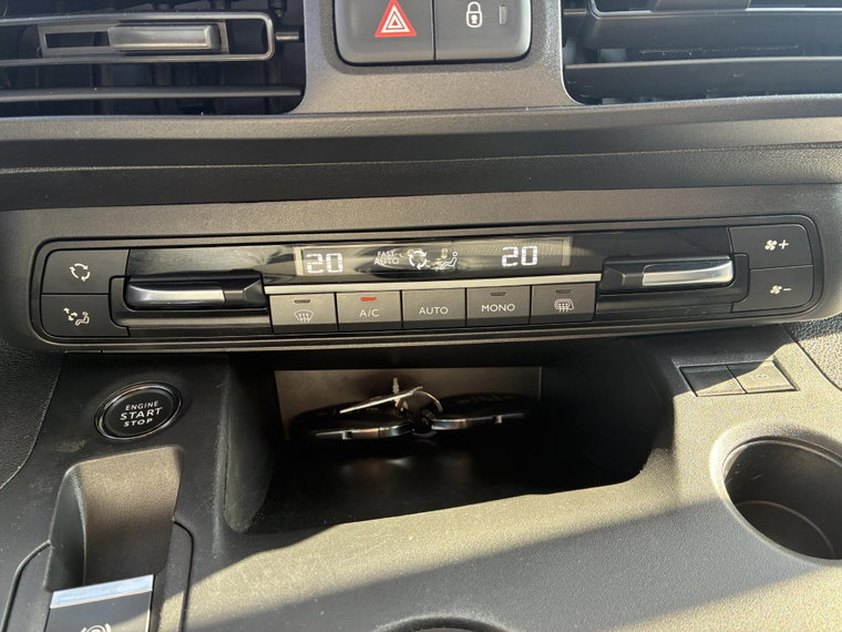 Vehicle Image 24