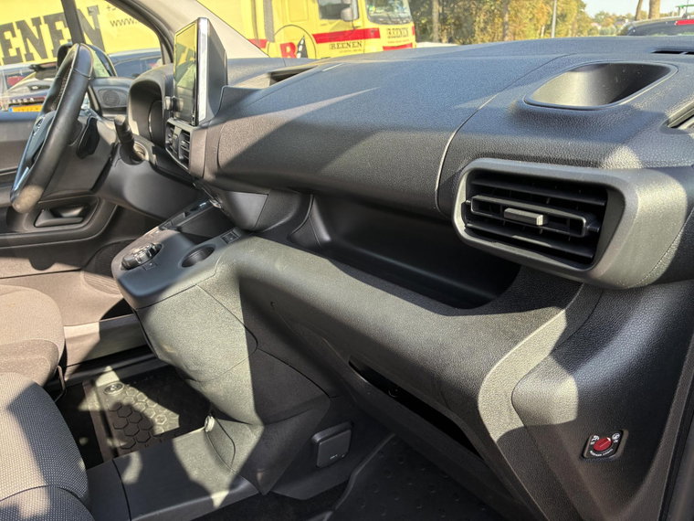 Vehicle Image 37