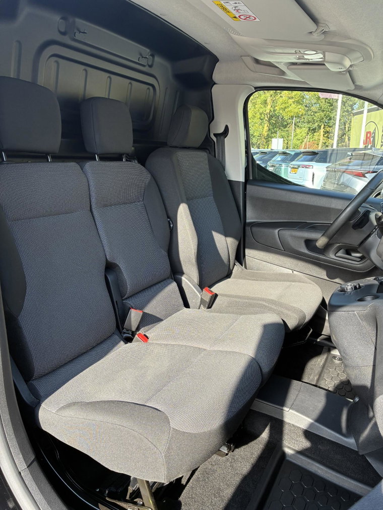 Vehicle Image 38