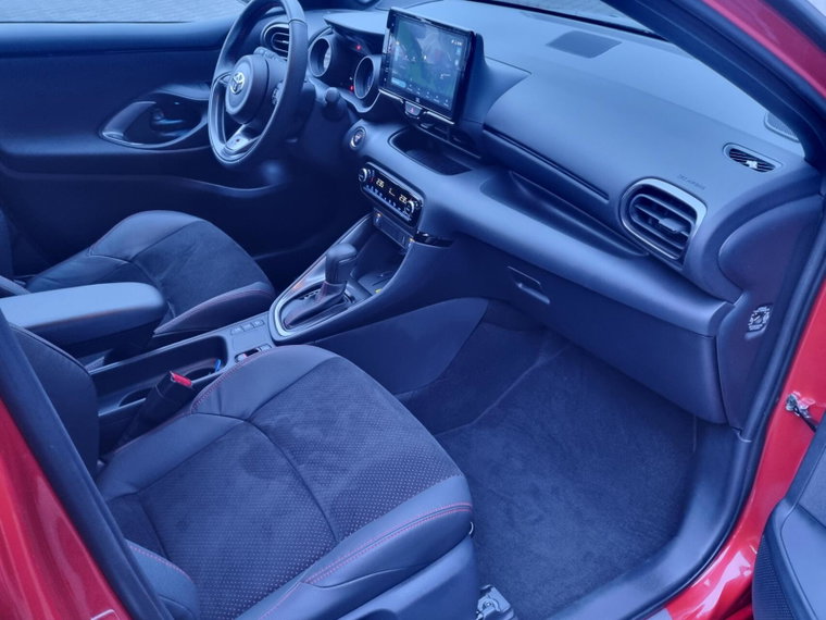 Vehicle Image 12