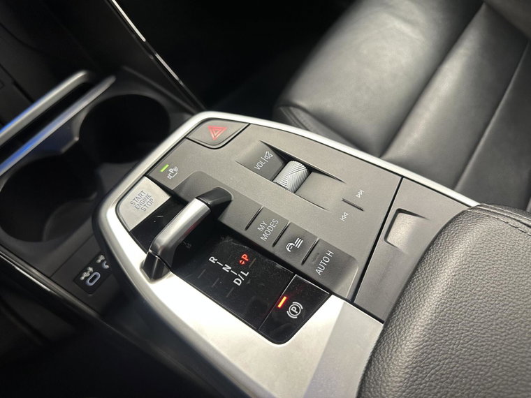 Vehicle Image 52