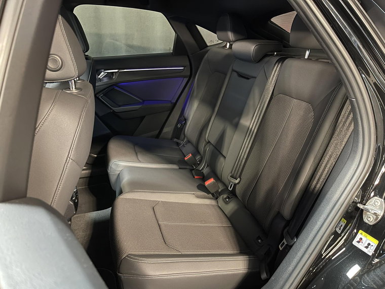 Vehicle Image 37