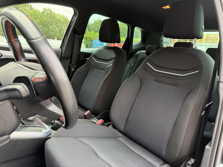 Vehicle Image 30