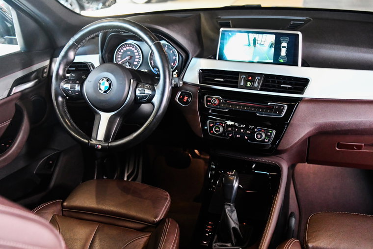 Vehicle Image 12