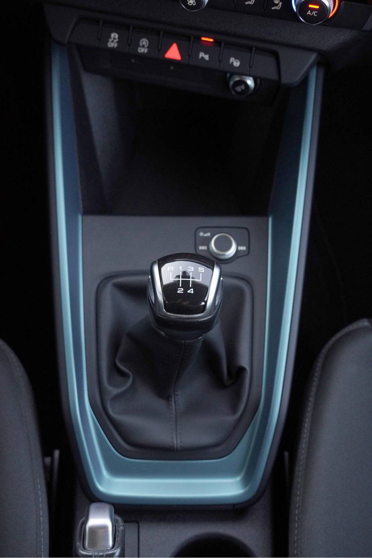Vehicle Image 30