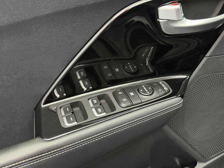 Vehicle Image 28