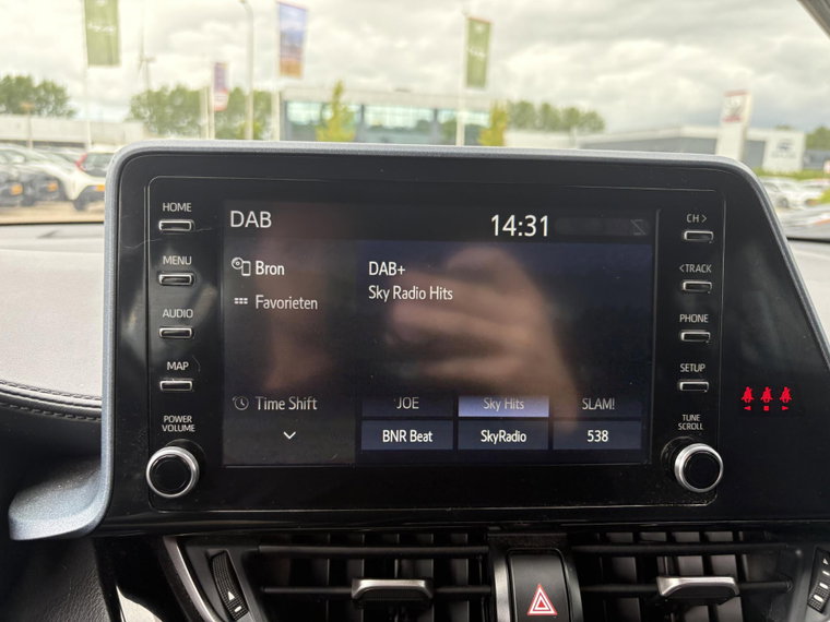 Vehicle Image 16