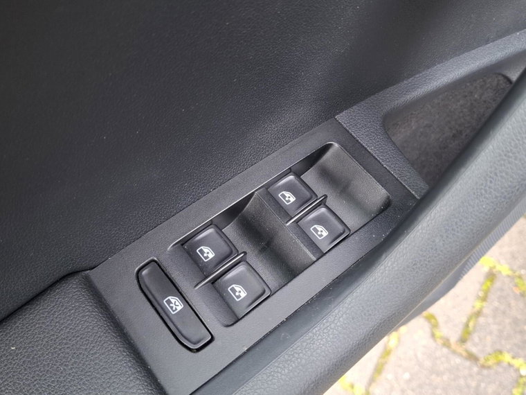 Vehicle Image 28