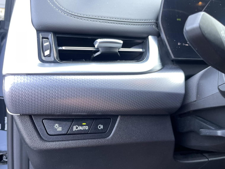 Vehicle Image 28
