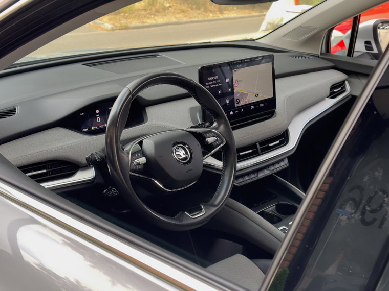 Vehicle Image 25