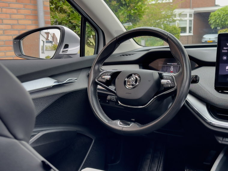 Vehicle Image 32