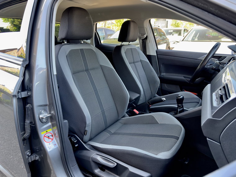 Vehicle Image 25