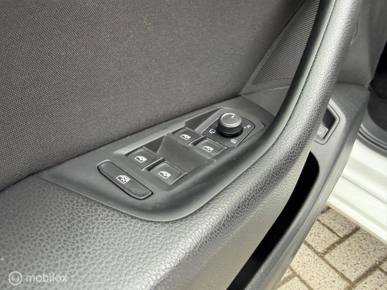 Vehicle Image 26