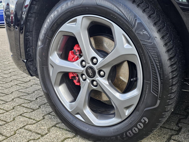 Vehicle Image 32