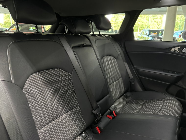 Vehicle Image 37