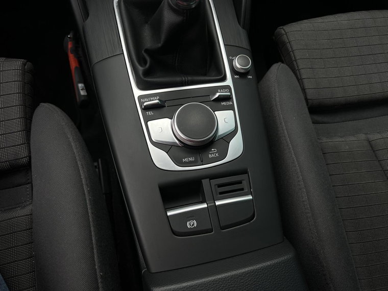 Vehicle Image 26