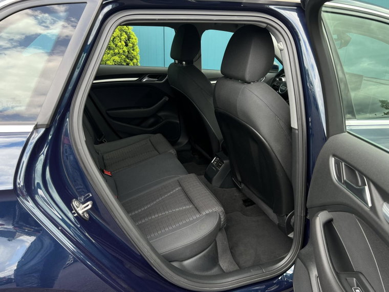 Vehicle Image 33