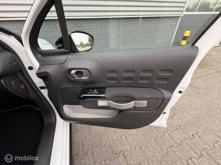 Vehicle Image 24