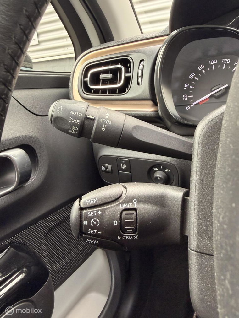 Vehicle Image 32