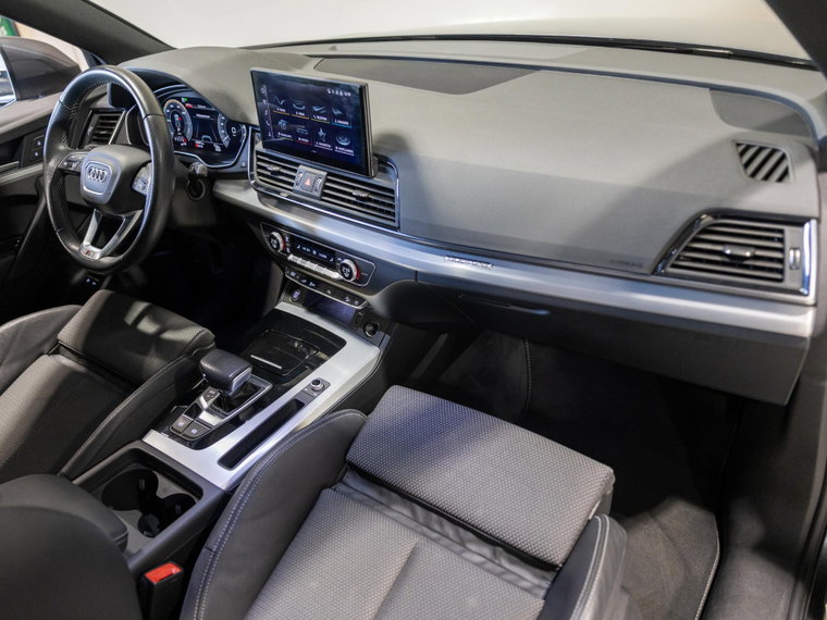 Vehicle Image 6