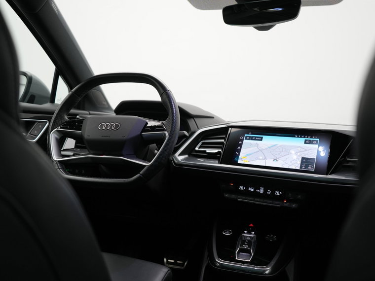 Vehicle Image 25