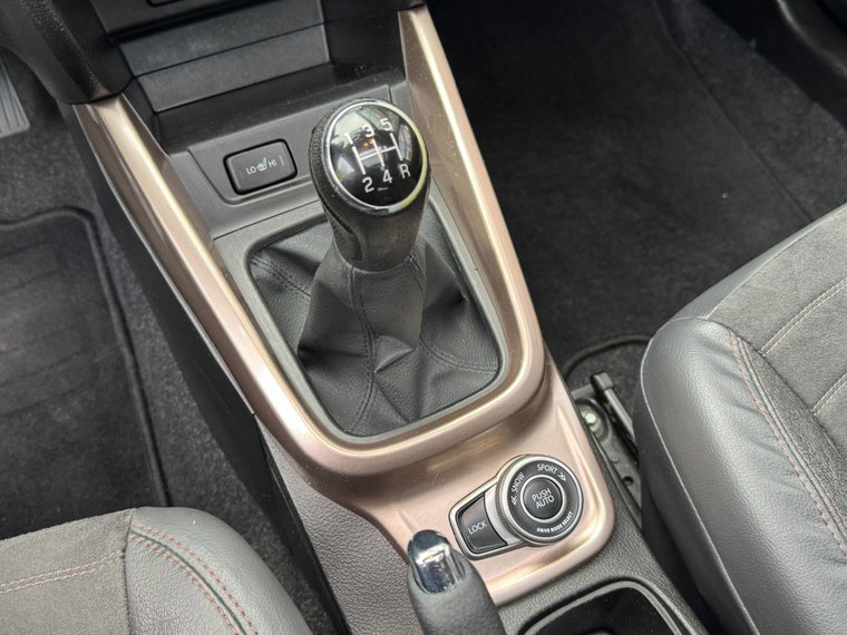 Vehicle Image 25
