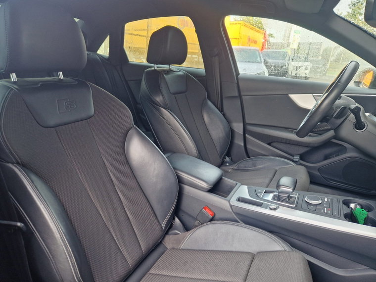 Vehicle Image 14