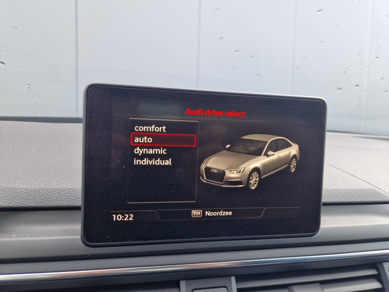 Vehicle Image 25