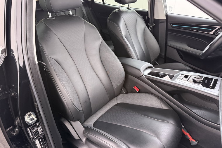 Vehicle Image 15