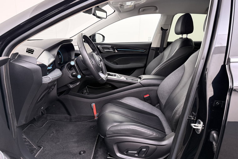 Vehicle Image 11