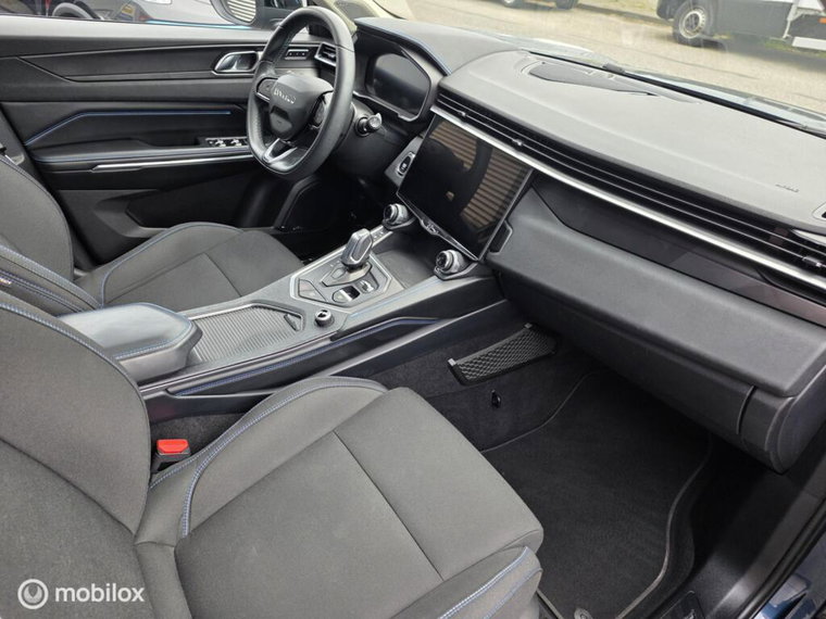 Vehicle Image 16