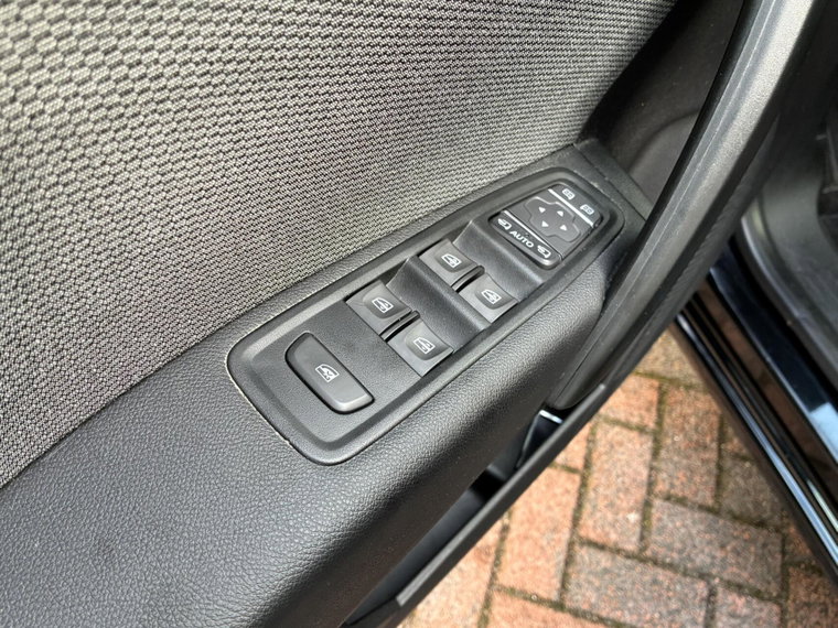 Vehicle Image 26