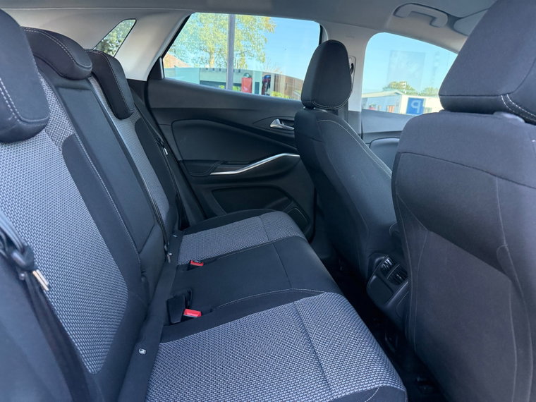 Vehicle Image 25
