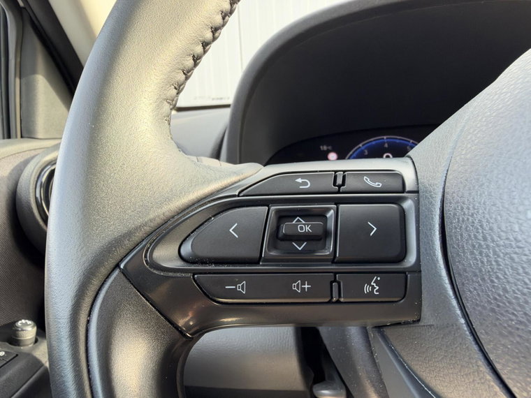Vehicle Image 25
