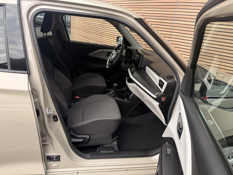 Vehicle Image 38