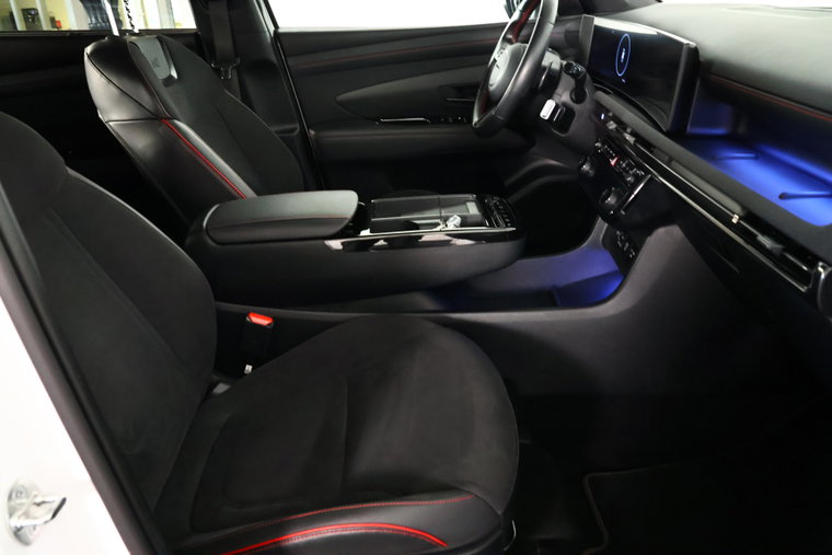 Vehicle Image 12