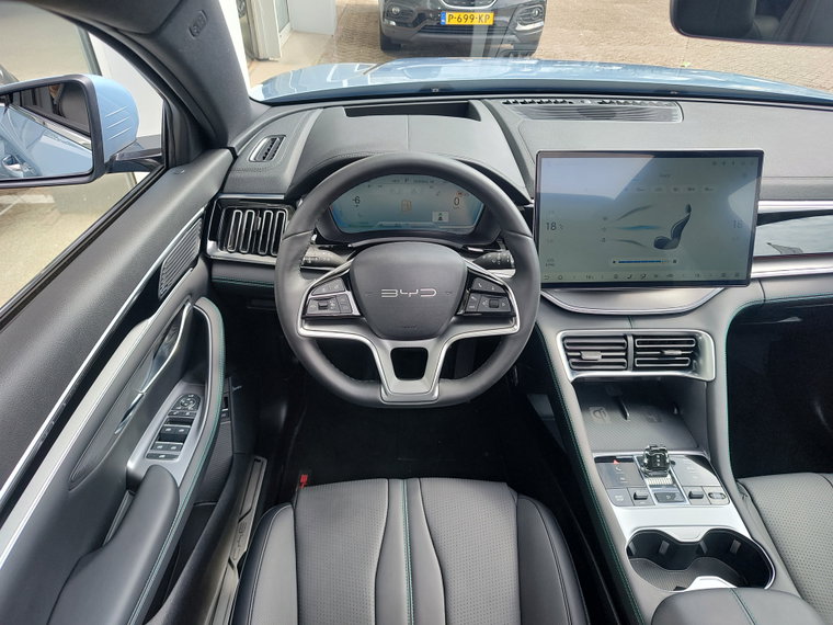 Vehicle Image 13
