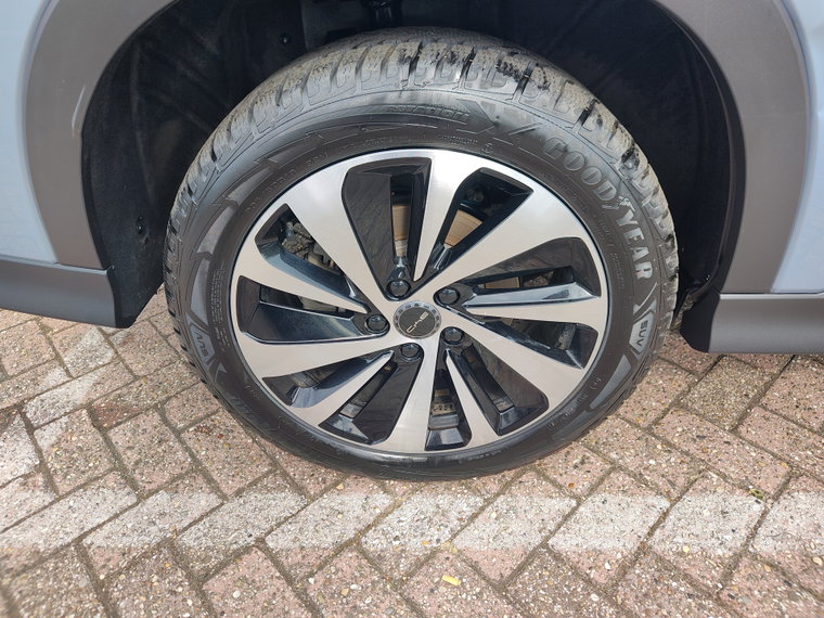 Vehicle Image 38